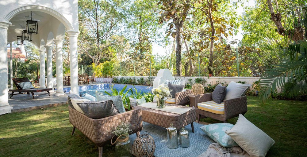 Colina Villa C - Outdoor seating area by the pool
